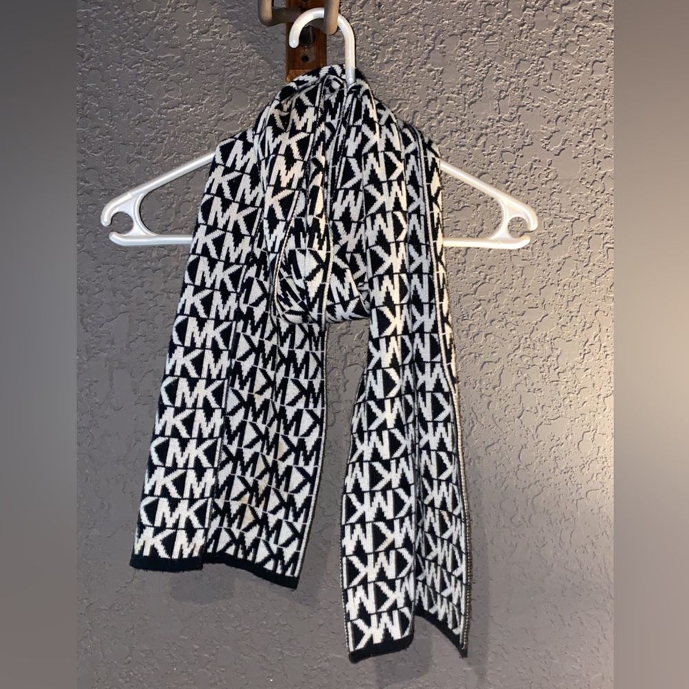 🖤🤍Michael Kors Scarf 🖤🤍